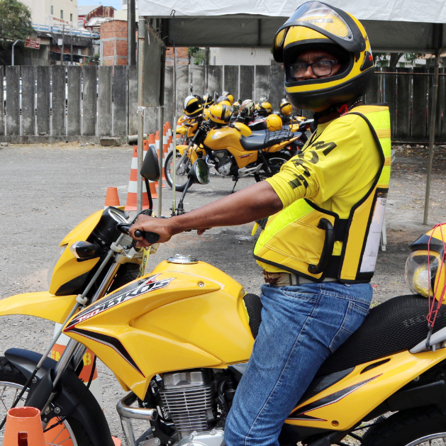 Mototaxista em treinamento